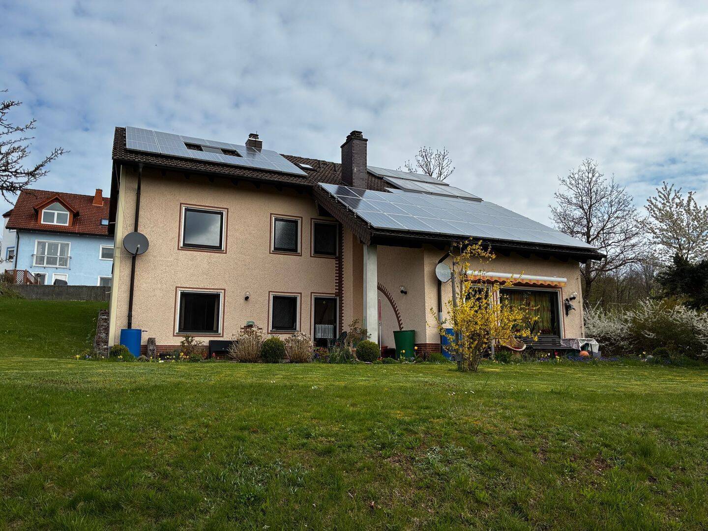                                                               Neue renovierte Erdgeschoss-Wohnung mit Loggia                                                       in Bischofsheim (Groß-Gerau)