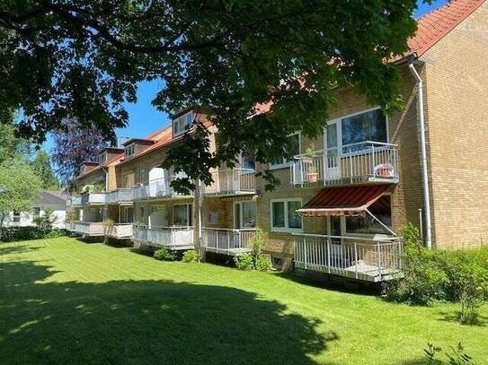 Nähe S-Bahn-Sülldorf/Wittland, Erstbezug nach Sanierung, 2 Zi.-DG.-Whg./52m², neues Bad, Bodenbelag neu € 945,- inkl.
