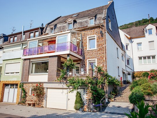 Gepflegtes Ein-bis zweifamilienhaus mit fantastischem Moselblick in von St. Aldegund, Nähe Zell