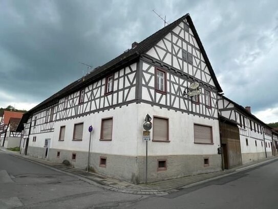 Historisches Gebäudeensemble mit MFH und Nebengebäuden in Modautal-Asbach