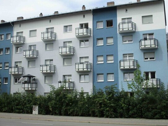 Renovierte 3 - Zimmer Wohnung mit Balkon in Stadtlage!