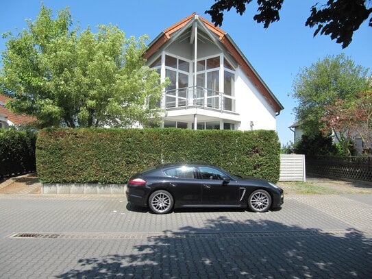 Architektonisch besonderes Reihenendhaus als Kapitalanlage mit schöner EBK/ Glaserker/ Stellplatz in klasse Lage von Bü…