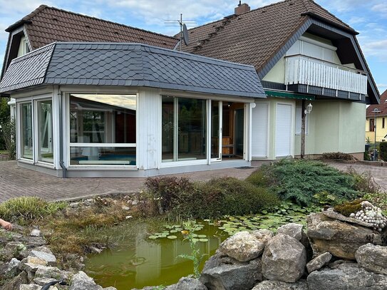 Einfamilienhaus im Grünen mit Pool