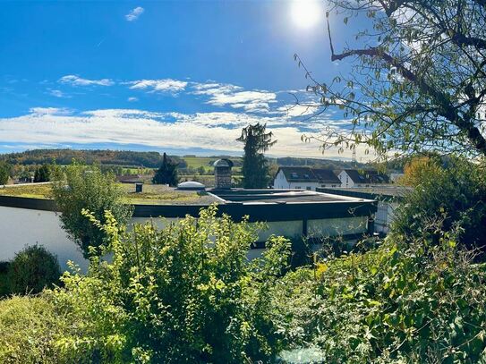 Freistehender Bungalow, große Einliegerwohnung, tolle Aussicht!