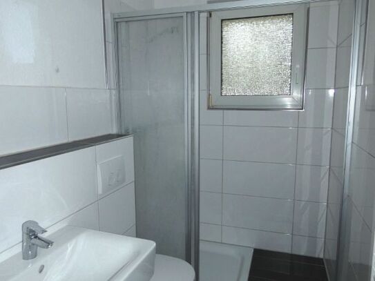 *** Modernisierte Single-Wohnung mit Dusche! ***