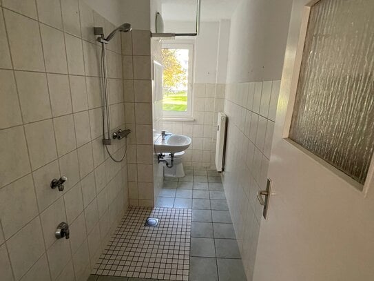 2-Raum Wohnung sofort bezugsfertig und mit Dusche im EG