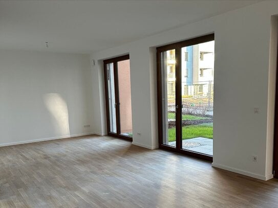 NEUBAU! Großzügige helle Wohnung mit Terrasse und Garten