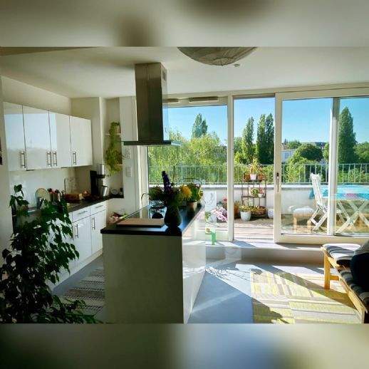 Imposante Dachgeschosswohnung mit EBK und Terrasse mit Blick auf den Fernsehturm - Foto 1