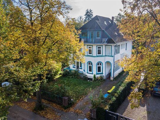 Im Dornröschenschlaf - Villa in Bestlage mit 6 Wohneinheiten