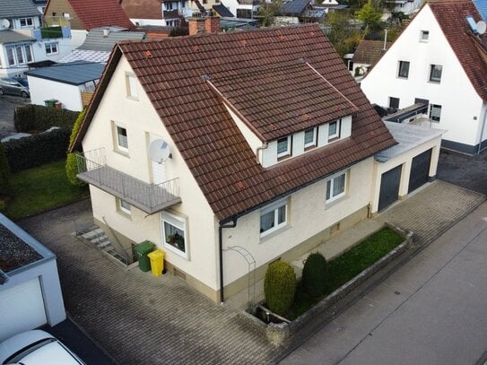 1-2 Familienhaus mit Garten und 3 Garagen in zentraler Lage von Schwenningen