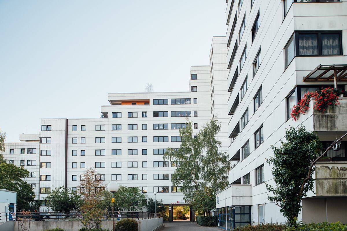 Helle 1-Zimmer-Wohnung mit Balkon im 6. Stock in Berlin-12309 - Photo 1