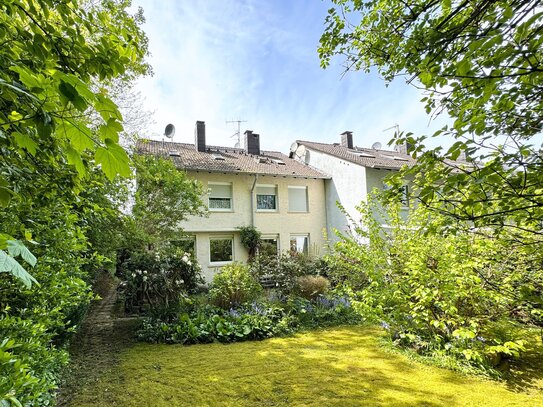 Dreifamilienhaus in begehrter Lage - EG-Wohnung mit Garten u. Balkon für Eigennutzung frei!