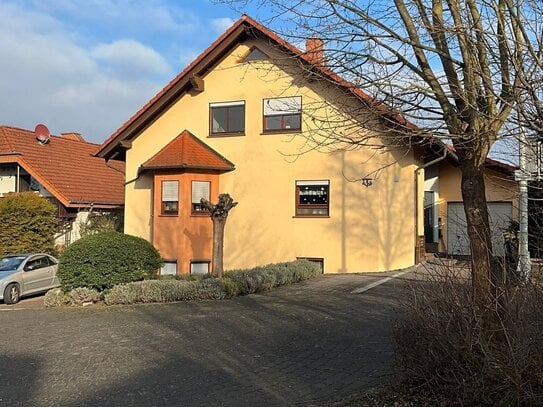 Neues Zuhause und eine lohnende Kapitalanlage: 4-Familienhaus mit Solarthermie & Pelletheizung.