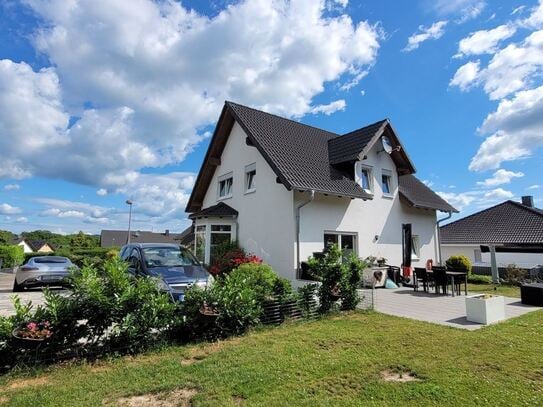 Freistehendes Einfamilienhaus mit Einbauküche, Garten, in bevorzugter Wohnlage von Mayen Hausen