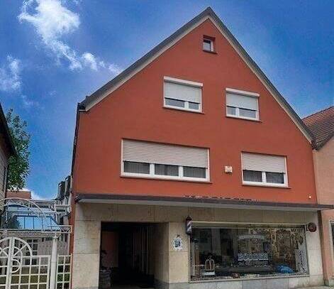 *SOFORT FREI* Frisch renovierte, attraktive 4-Zimmer-Stadtwohnung mit Einbauküche und Balkon, Wohnfl. 81m²