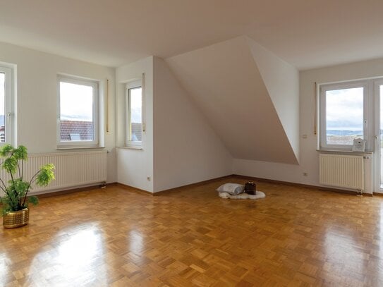 Schöne 3-Zimmer-Dachgeschoss Wohnung mit Studio in Neuenstein in Rand- und Aussichtslage