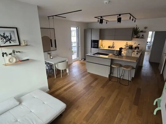 Neuwertige 4-Zimmer-Wohnung mit 60m2 SW-Terrasse und neuer Einbauküche