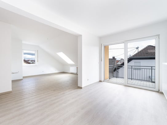 Zentrale Lage von Losheim + toller Grundriss + Wohnung zu vermieten mit Balkon und eigenem Stellplatz direkt vor der Tür