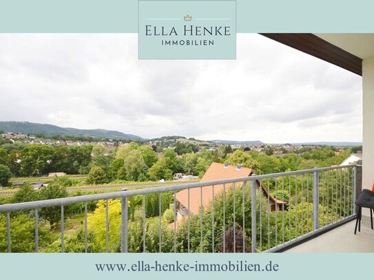 Traumhafte Aussicht! Sonnige, gepflegte 1-Zimmer-Wohnung mit großem Balkon.