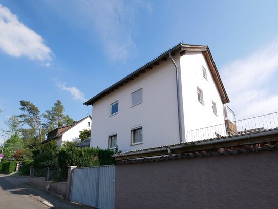 Vielfältige Nutzungsmöglichkeiten - 2-Fam.-Haus in Taunusstein-Hahn