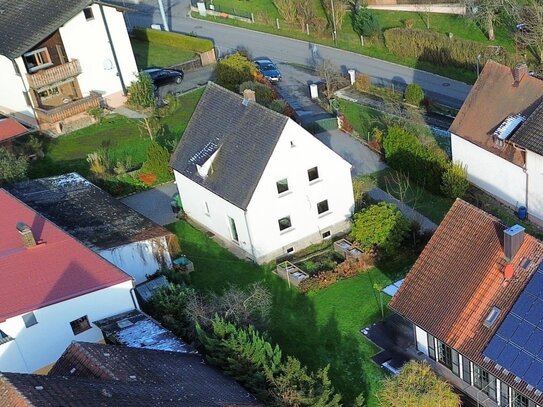 Charmantes Zweifamilienhaus in Leonberg, Maxhütte-Haidhof neuer Hausanstrich -Farbe frei wählbar-