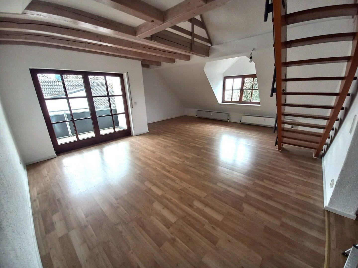                                                               Ruhige 4-Zimmer-Maisonette-Wohnung                                                       in Altdorf (Landshut)