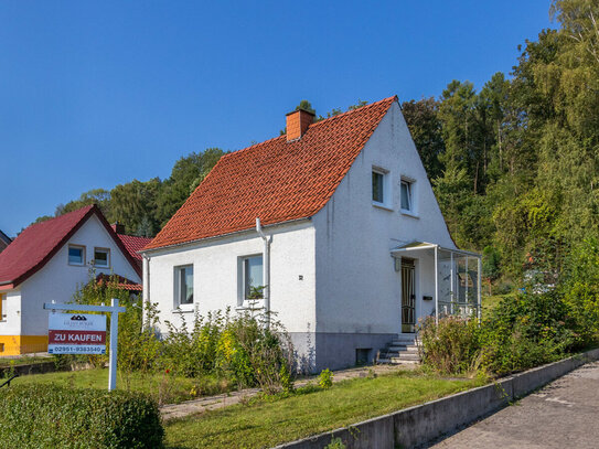 KLEINES HAUS IN BESTER WALDRANDLAGE - SANIEREN, ANBAUEN ODER NEU BAUEN - ALLES MÖGLICH