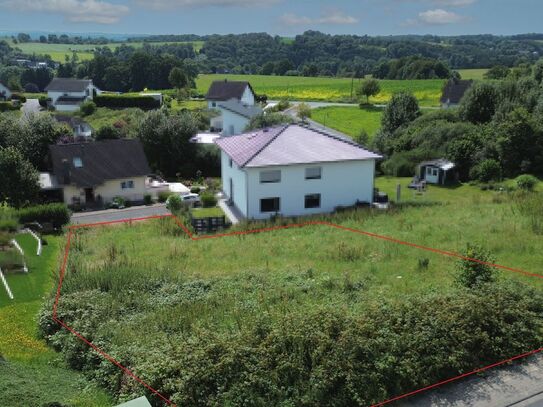 Baugrundstück in erhöhter Ortsrandlage von Much mit phantastischem Panoramablick über das Bergische