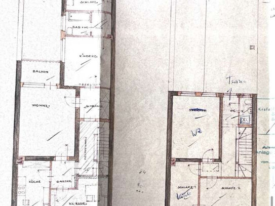 Vollständige renovierte Wohnung mit sieben Zimmern und Balkon/Dachterrasse in Krefeld