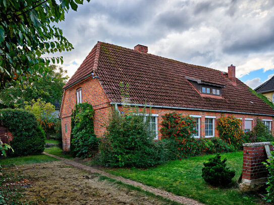 Ihr neues Projekt: Einfamilienhaus mit Einliegerwohnung in Schwerin Mueß - bereit für frische Ideen