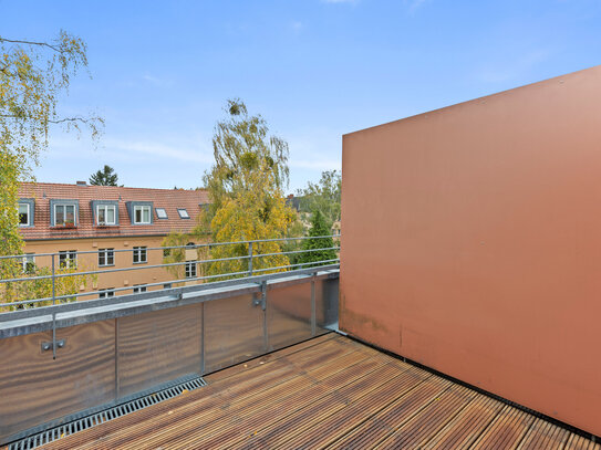 Lichtdurchflutete Dachgeschosswohnung mit Terrasse in Zehlendorf