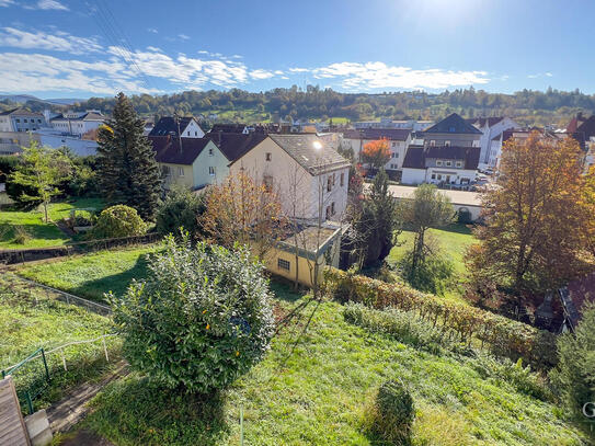 Großzügiges Einfamilienhaus mit Einliegerwohnung, Doppelgarage und Garten!