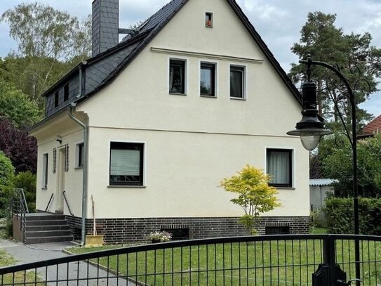 Charmantes Haus auf herrlichem Grundstück