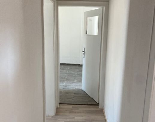 *NEU* Renovierte 2 Zimmer Wohnung im 4.OG Links