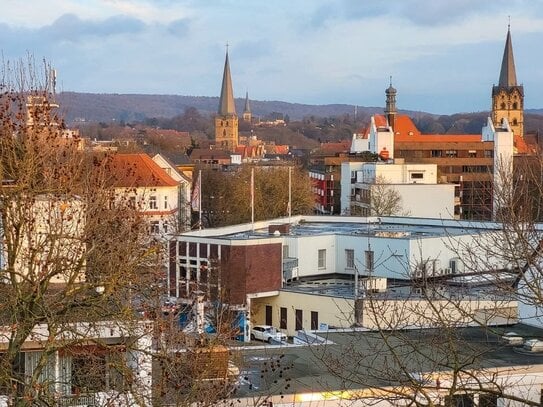 Helle und moderne 2ZKB Wohnung 60m² am Wall mit überdachtem Balkon & Fahrstuhl, sehr gute Verkehrsanbindung und Zentrum…