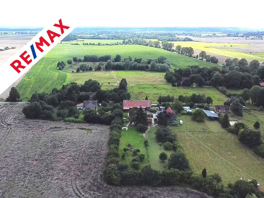 Haus mit Einliegerwohnung auf großem Grundstück in ruhiger Lage