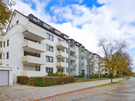 Helle 2-Zimmer-Wohnung mit gehobener Ausstattung und zwei Balkonen nahe dem Nymphenburger Schloss