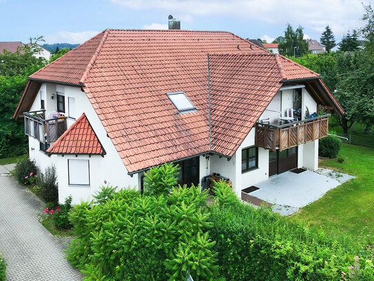 Charmante Eigentumswohnung . Erdgeschoss mit Terrasse .