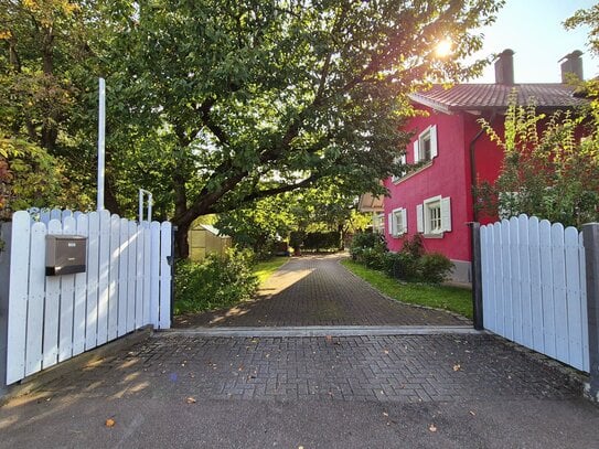 Einzigartiges Einfamilienhaus im Villenstil mit besonderem Flair - uneinsehbarer Garten, Pool, Werkstatt u.v.m