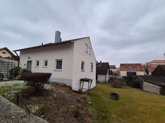 ZFH im Zentrum von Regenstauf mit Südbalkon und Südterrasse und großem Garten