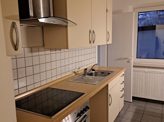 Moderne 3-Zimmer-Wohnung mit Einbauküche (ohne Ablöse) und extra Hobbyraum in gepflegten Anwesen Nürnberg-Süd