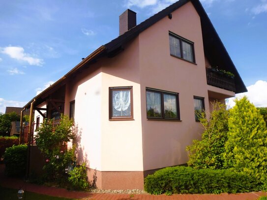 Hochwertiges Einfamilienhaus mit Einliegerwohnung, Terrasse und Doppelcarport in Rehfelde