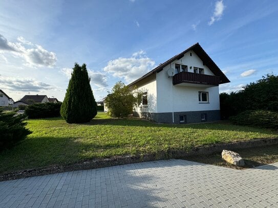 Einfamilienhaus mit Garage und Garten in schöner Aussichtslage zum Verkauf in Kürnbach