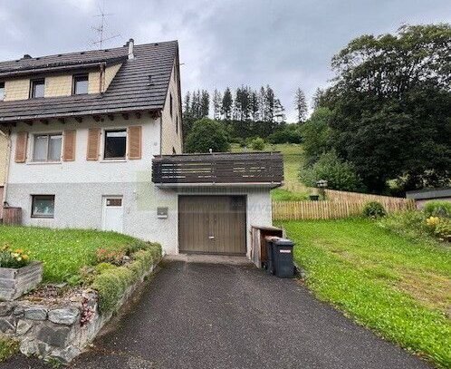 Provisionsfrei! Einfamilienhaus als Doppelhaushälfte mit angebauter Garage in Titisee-Neustadt