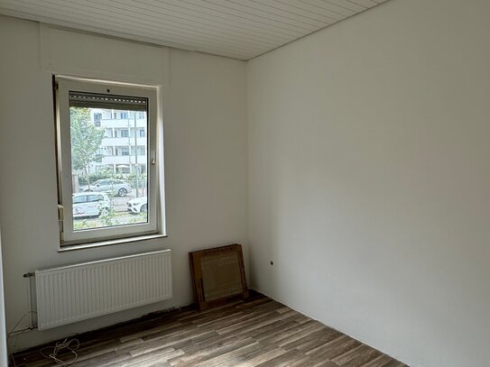 Renovierte 2 ZKB Wohnung mit kl. Gartenanteil