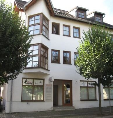 Schöne 1-Raumwohnung in zentraler Lage mit kleinem Balkon und Carport