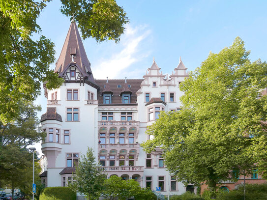 Vorderer Westen / Kirchweg / Bestlage Feudale, herrschaftliche und sofort freie 5-Zimmer-Wohnung mit Loggia und Balkon