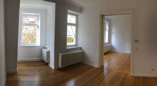 Helle Altbauwohnung...3 Zimmer in guter Lage...Balkon