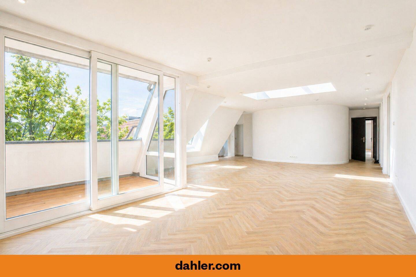 Erstbezug: Exklusives Dachgeschoss-Loft mit 3 Terrassen im begehrten Güntzelkiez - Photo 1