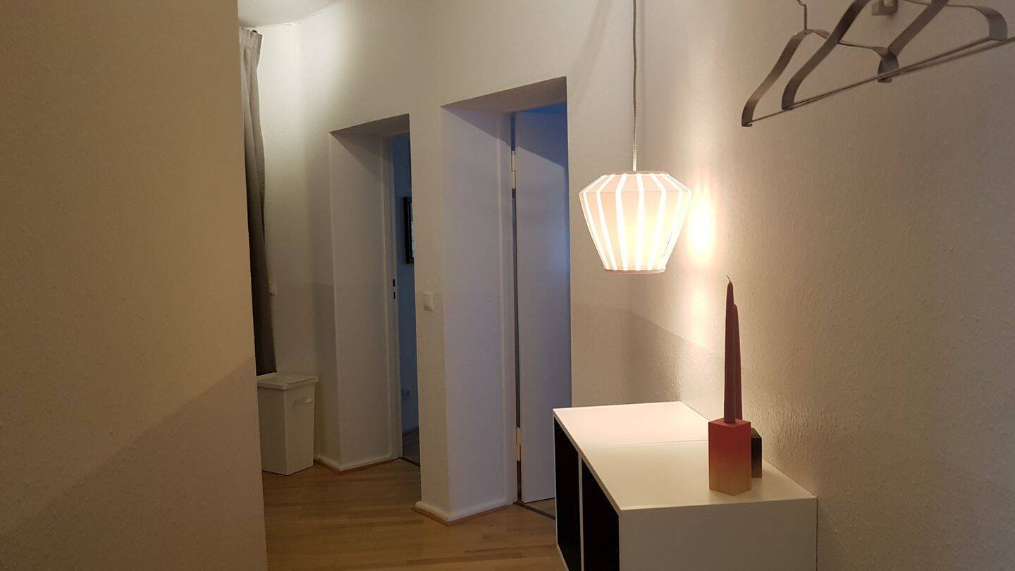 Anmietung auf Zeit ! Max. 1 Jahr! Wohnung für den Übergang: Möbliert, Befristet, Citylage :) - Photo 1